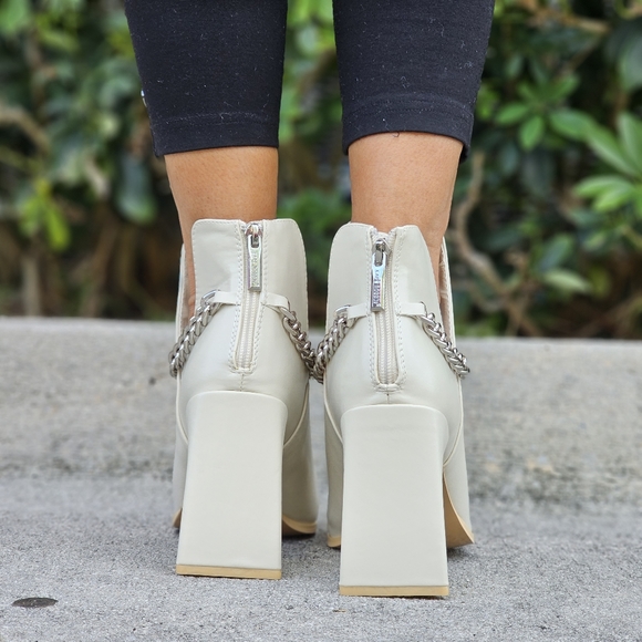 Women's Block Heel Chelsea Boots Off White Color - Picture 4 of 5